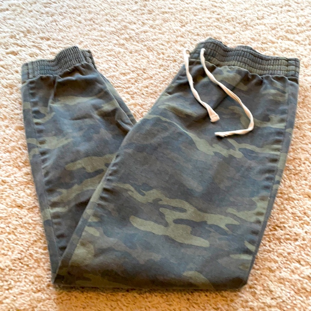 Sneak Peek joggers
